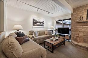 2 Bedroom Condo in Downtown Aspen, Just One Block to Silver Queen Gond