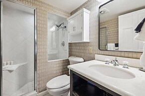 2 Bedroom Condo in Downtown Aspen, Just One Block to Silver Queen Gond