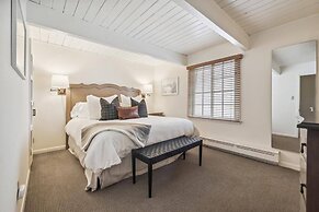 2 Bedroom Condo in Downtown Aspen, Just One Block to Silver Queen Gond