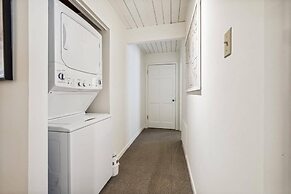 2 Bedroom Condo in Downtown Aspen, Just One Block to Silver Queen Gond