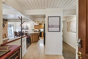 2 Bedroom Condo in Downtown Aspen, Just One Block to Silver Queen Gond