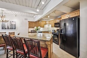 2 Bedroom Condo in Downtown Aspen, Just One Block to Silver Queen Gond