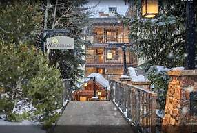 3 Bedroom Condo at Boutique Resort With Hot Tub Access and Within Walk