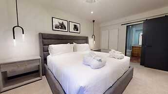 3 Bedroom Condo at Boutique Resort With Hot Tub Access and Within Walk