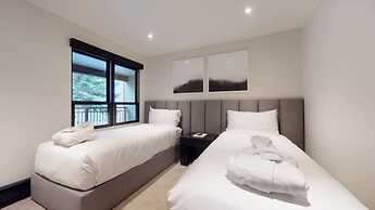 3 Bedroom Condo at Boutique Resort With Hot Tub Access and Within Walk
