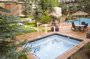 3 Bedroom Condo at Boutique Resort With Hot Tub Access and Within Walk