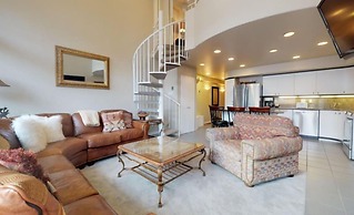 3 Bedroom Condo at Boutique Resort With Hot Tub Access and Within Walk