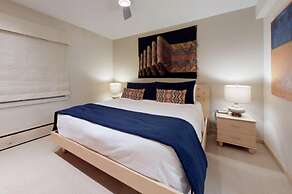 3 Bedroom Condo at Boutique Resort With Hot Tub Access and Within Walk