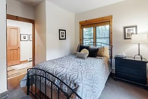 4 Bedroom Townhome in East Keystone Along Shuttle Route to River Run V