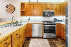 4 Bedroom Townhome in East Keystone Along Shuttle Route to River Run V