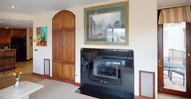 Cascade Village 2 Bedroom Condo, Mere Steps to Chair Lift With Pool an
