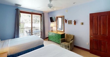 Cascade Village 2 Bedroom Condo, Mere Steps to Chair Lift With Pool an