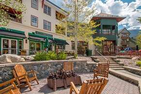 Beautiful 2 Bedroom Mountain Condo in River Run Village With Hot Tub A