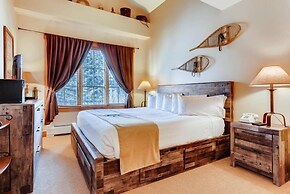 Beautiful 2 Bedroom Mountain Condo in River Run Village With Hot Tub A