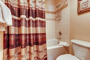 Beautiful 2 Bedroom Mountain Condo in River Run Village With Hot Tub A