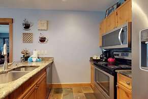 Beautiful 2 Bedroom Mountain Condo in River Run Village With Hot Tub A