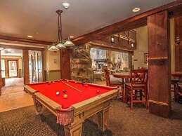 Beautiful 2 Bedroom Mountain Condo in River Run Village With Hot Tub A