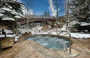 Exclusive 4 Bedroom Ski in, Ski out Vacation Rental With Hot Tubs and 