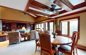 Exclusive 4 Bedroom Ski in, Ski out Vacation Rental With Hot Tubs and 