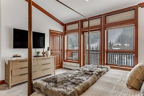 Exclusive 4 Bedroom Ski in, Ski out Vacation Rental With Hot Tubs and 