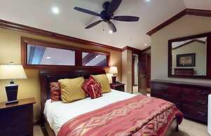 Exclusive 4 Bedroom Ski in, Ski out Vacation Rental With Hot Tubs and 