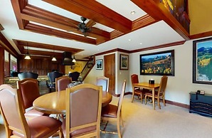 Exclusive 4 Bedroom Ski in, Ski out Vacation Rental With Hot Tubs and 