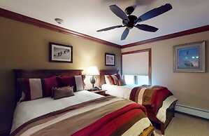 Exclusive 4 Bedroom Ski in, Ski out Vacation Rental With Hot Tubs and 