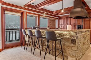 Exclusive 4 Bedroom Ski in, Ski out Vacation Rental With Hot Tubs and 