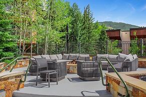 Luxury 2 Bedroom Lionshead Village Condo, Short Walk to Gondola