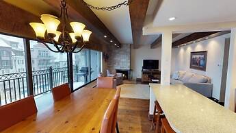 Luxury 2 Bedroom Lionshead Village Condo, Short Walk to Gondola