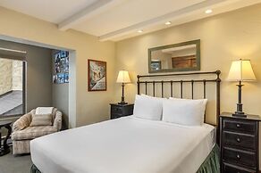 Luxury 2 Bedroom Lionshead Village Condo, Short Walk to Gondola