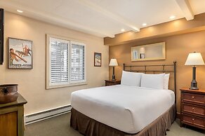 Luxury 2 Bedroom Lionshead Village Condo, Short Walk to Gondola