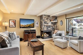 Luxury 2 Bedroom Lionshead Village Condo, Short Walk to Gondola