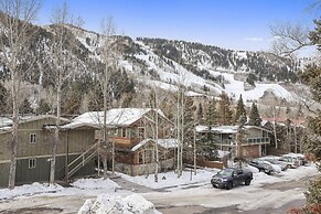 Premier 2 Bedroom Downtown Aspen Condo Just 100 Yards From the Gondola