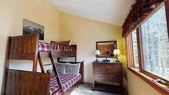 Gold-rated 3 Bedroom Condo Near Grand Hyatt Vail and Chair Lift 20