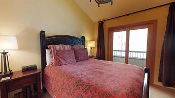 Gold-rated 3 Bedroom Condo Near Grand Hyatt Vail and Chair Lift 20