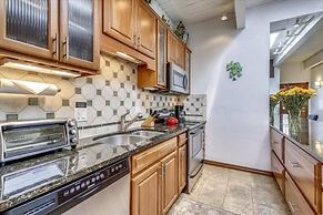 Exclusive 2 Bedroom Mountain Vacation Rental in the Heart of Downtown 