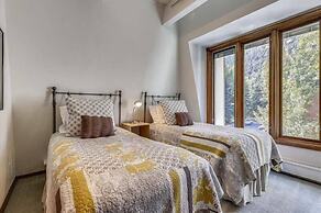 Exclusive 2 Bedroom Mountain Vacation Rental in the Heart of Downtown 