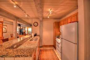 Comfortable and Convenient Ski In, Ski Out 4 Bedroom Condo in Snowmass