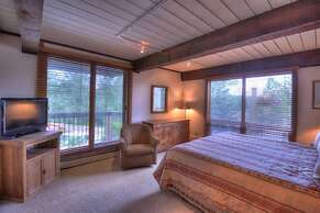 Comfortable and Convenient Ski In, Ski Out 4 Bedroom Condo in Snowmass