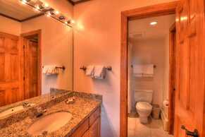 Comfortable and Convenient Ski In, Ski Out 4 Bedroom Condo in Snowmass