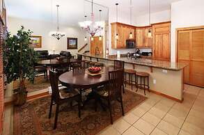 Luxury One Bedroom Condo in Cascade Village at the Base of Chair Lift 