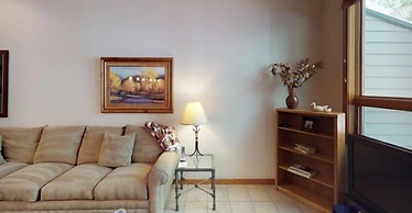Luxury One Bedroom Condo in Cascade Village at the Base of Chair Lift 