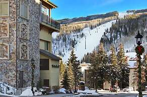 Luxury 1 Bedroom Mountain Vacation Rental, 100 Yards to Gondola in Lio