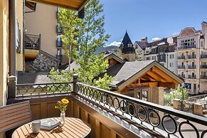 Luxury 1 Bedroom Mountain Vacation Rental, 100 Yards to Gondola in Lio