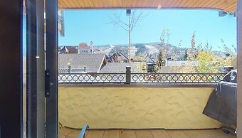 Luxury 1 Bedroom Mountain Vacation Rental, 100 Yards to Gondola in Lio