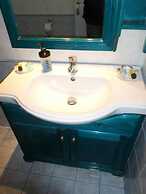 Santorious Spacious Apartment