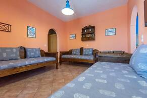 Santorious Spacious Apartment