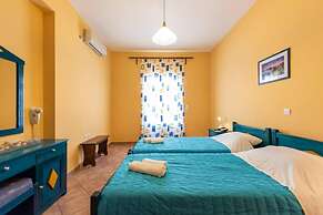 Santorious Spacious Apartment