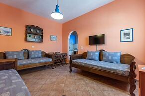 Santorious Spacious Apartment